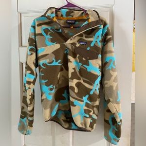 Camo Patagonia fleece size xs